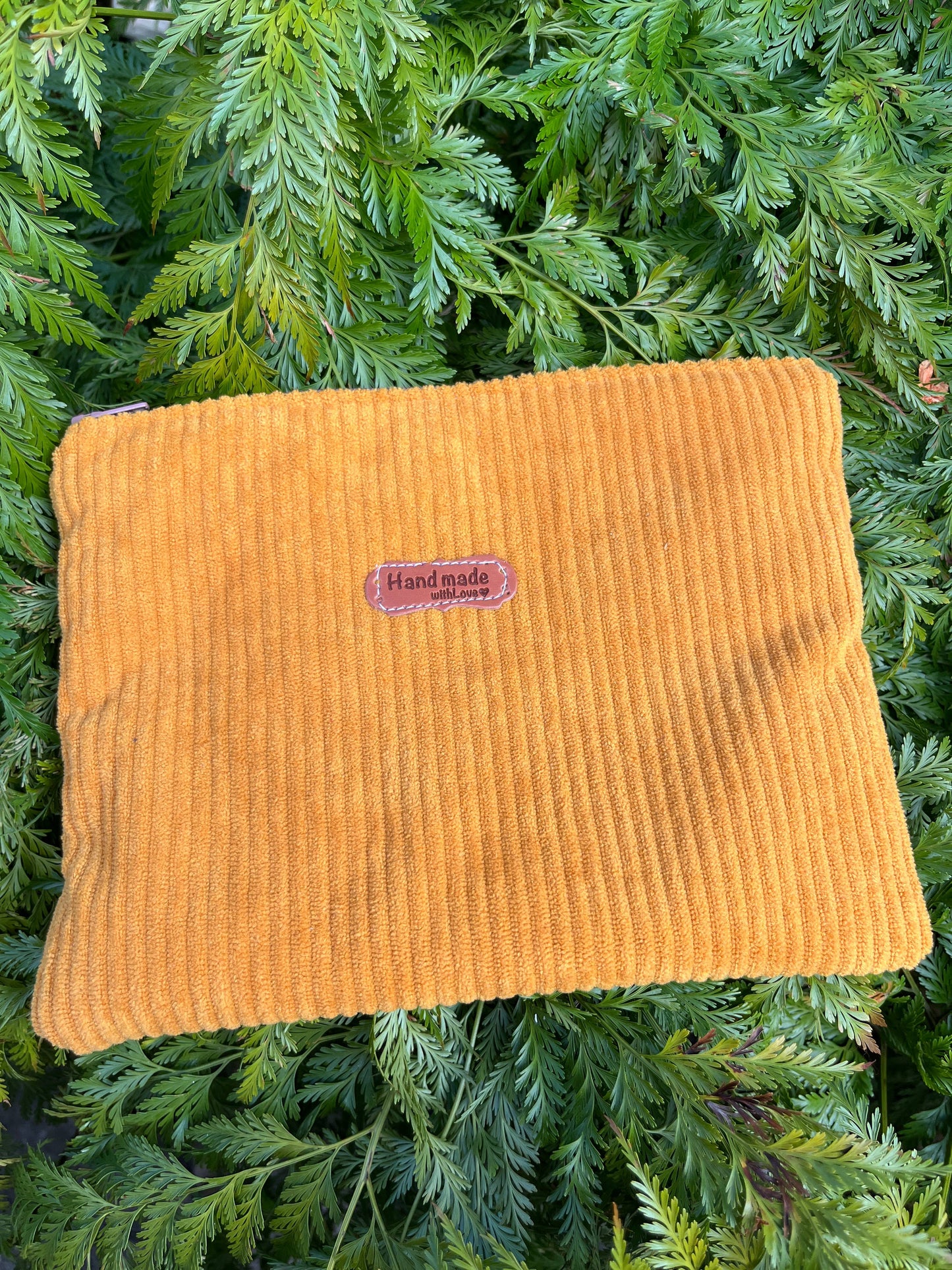 Pochette en velours côtelé