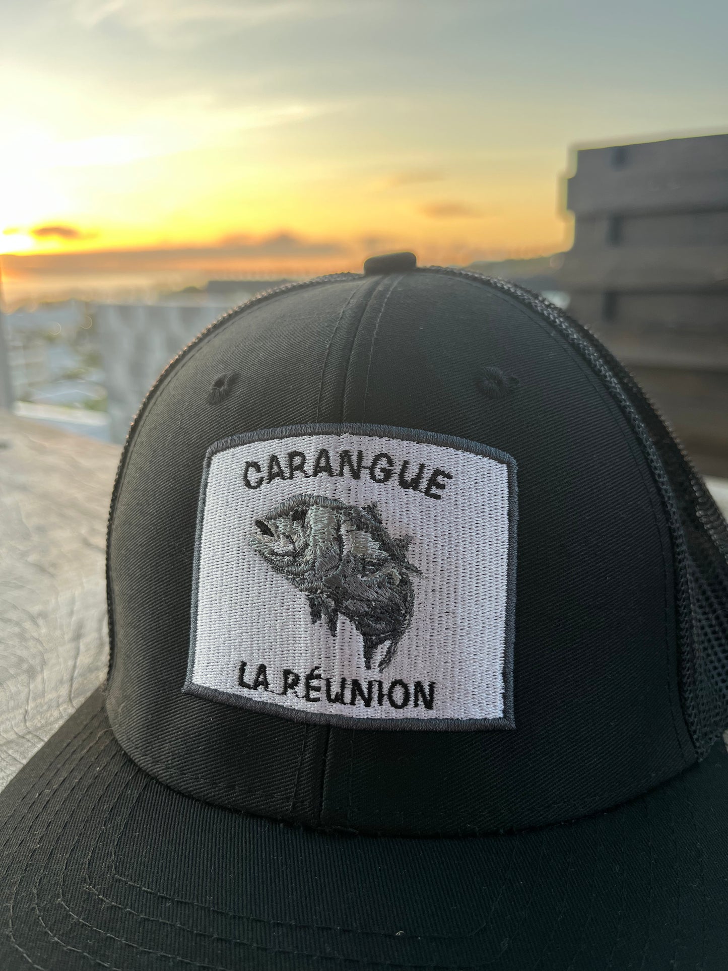 Casquette noire trucker brodée - Carangue La Réunion