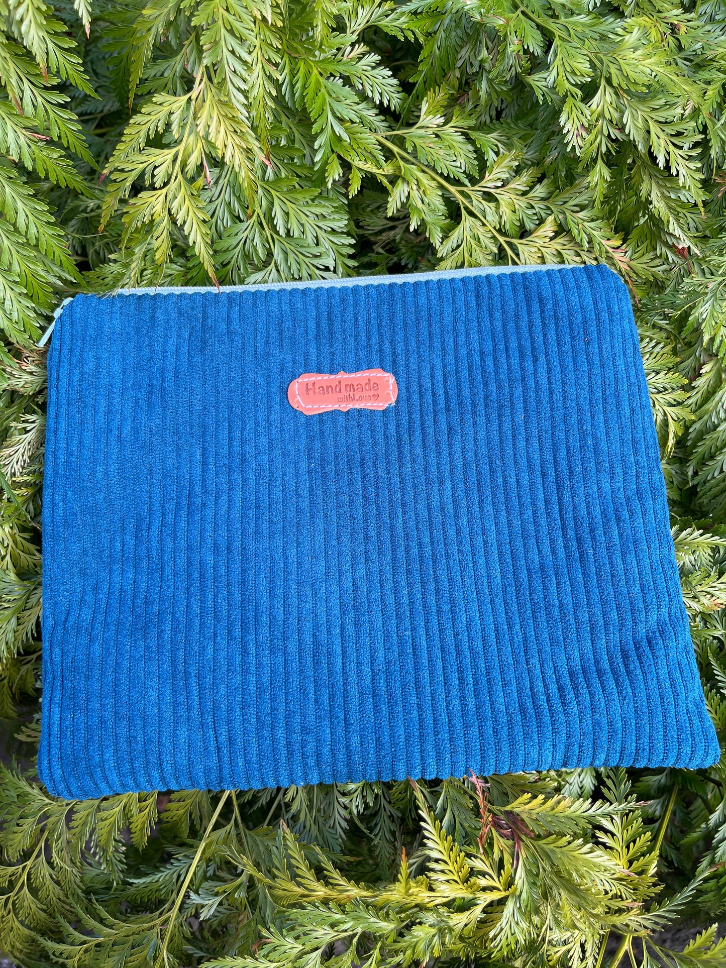 Pochette en velours côtelé