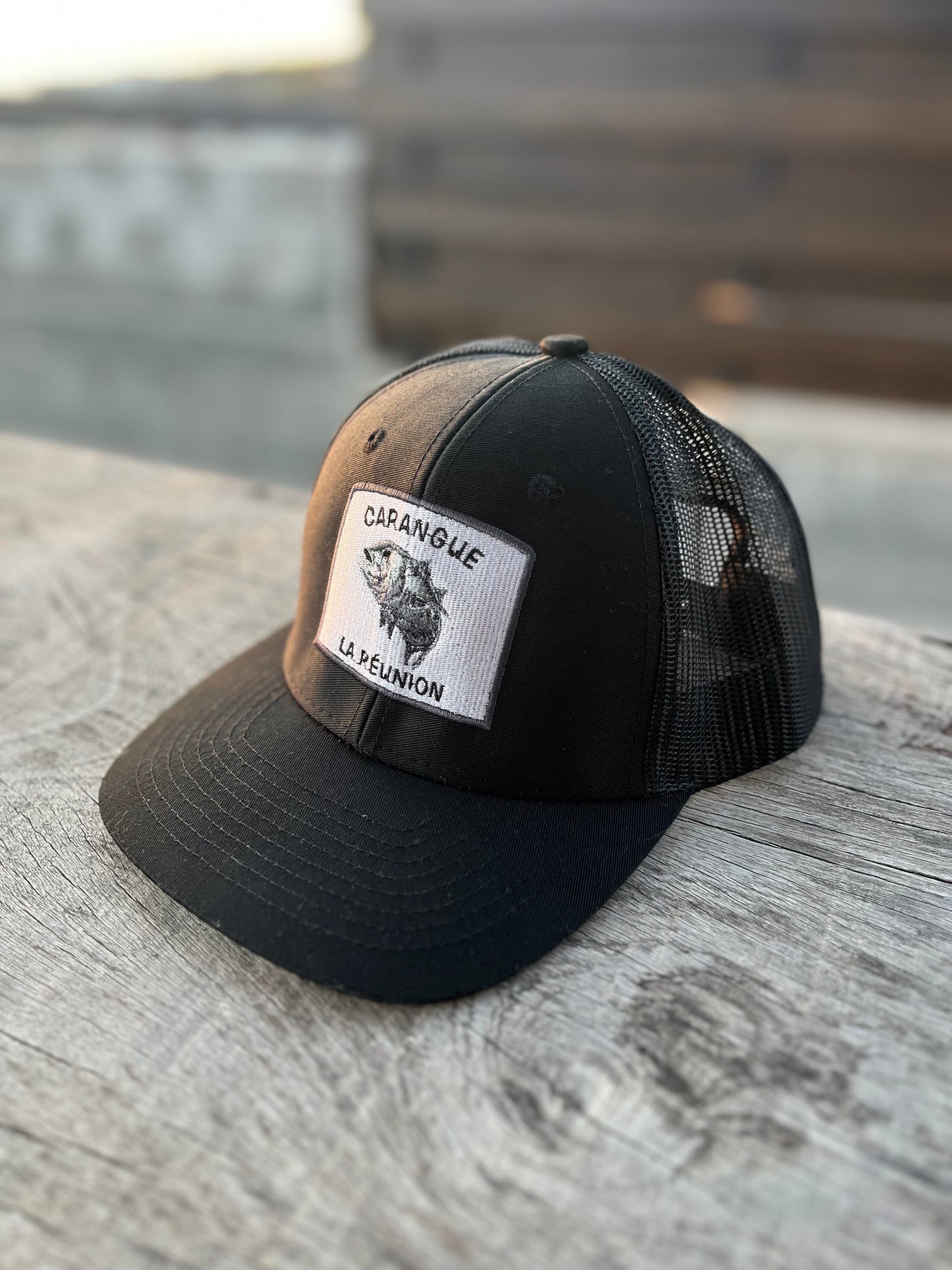 Casquette noire trucker brodée - Carangue La Réunion