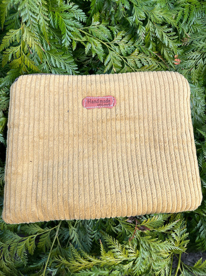 Pochette en velours côtelé
